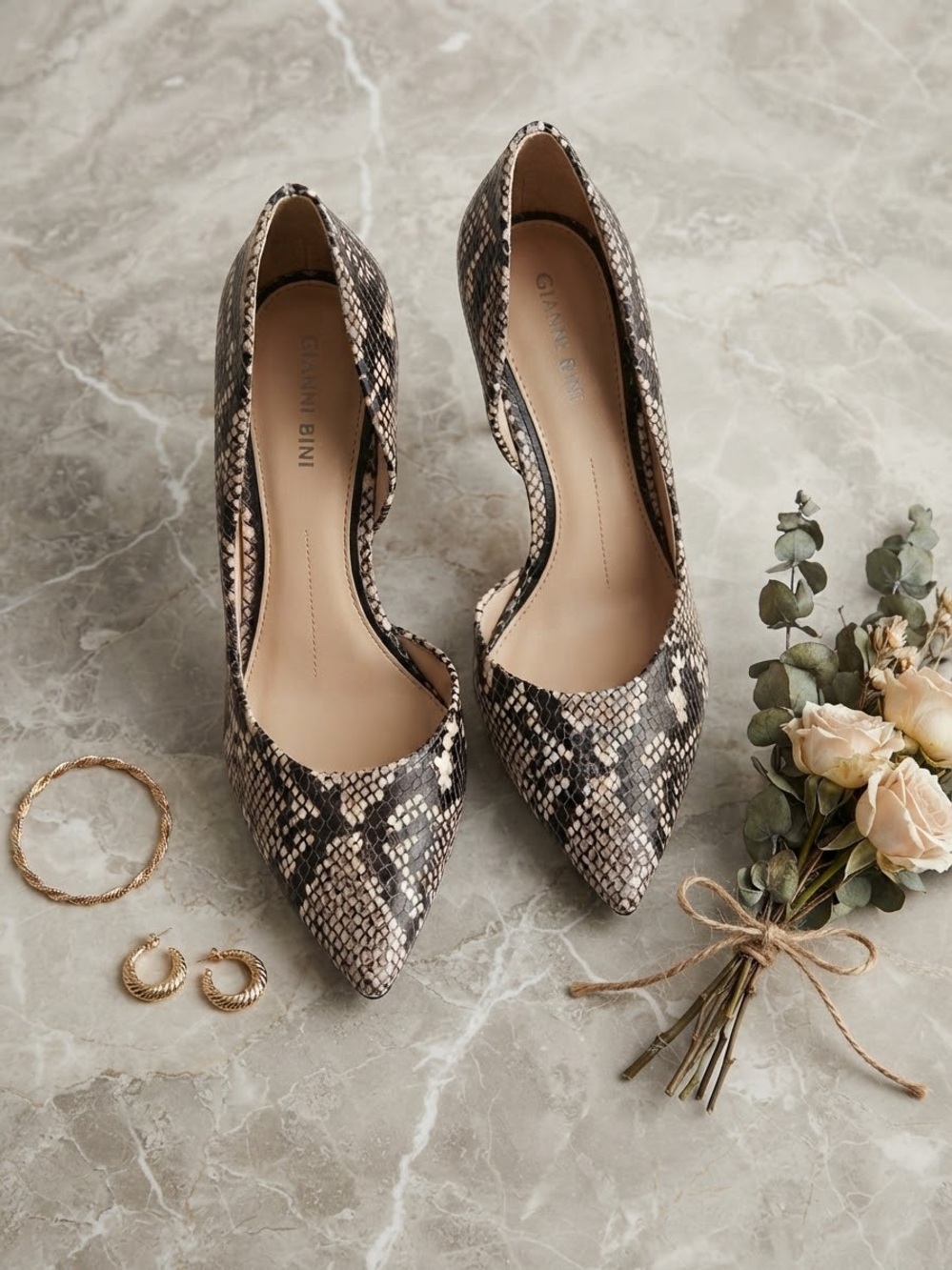 Gianni Bini Snake Print Pointed Toe Pumps in Neutral Snake. Size 7.5